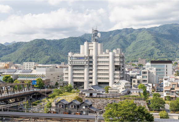 山梨文化会館の写真2